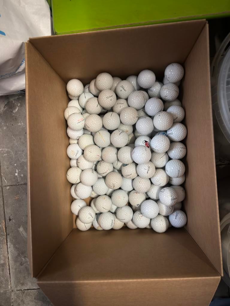 700 Golfballen te koop - PRO V1 & V1x, Ophalen of Verzenden, Zo goed als nieuw