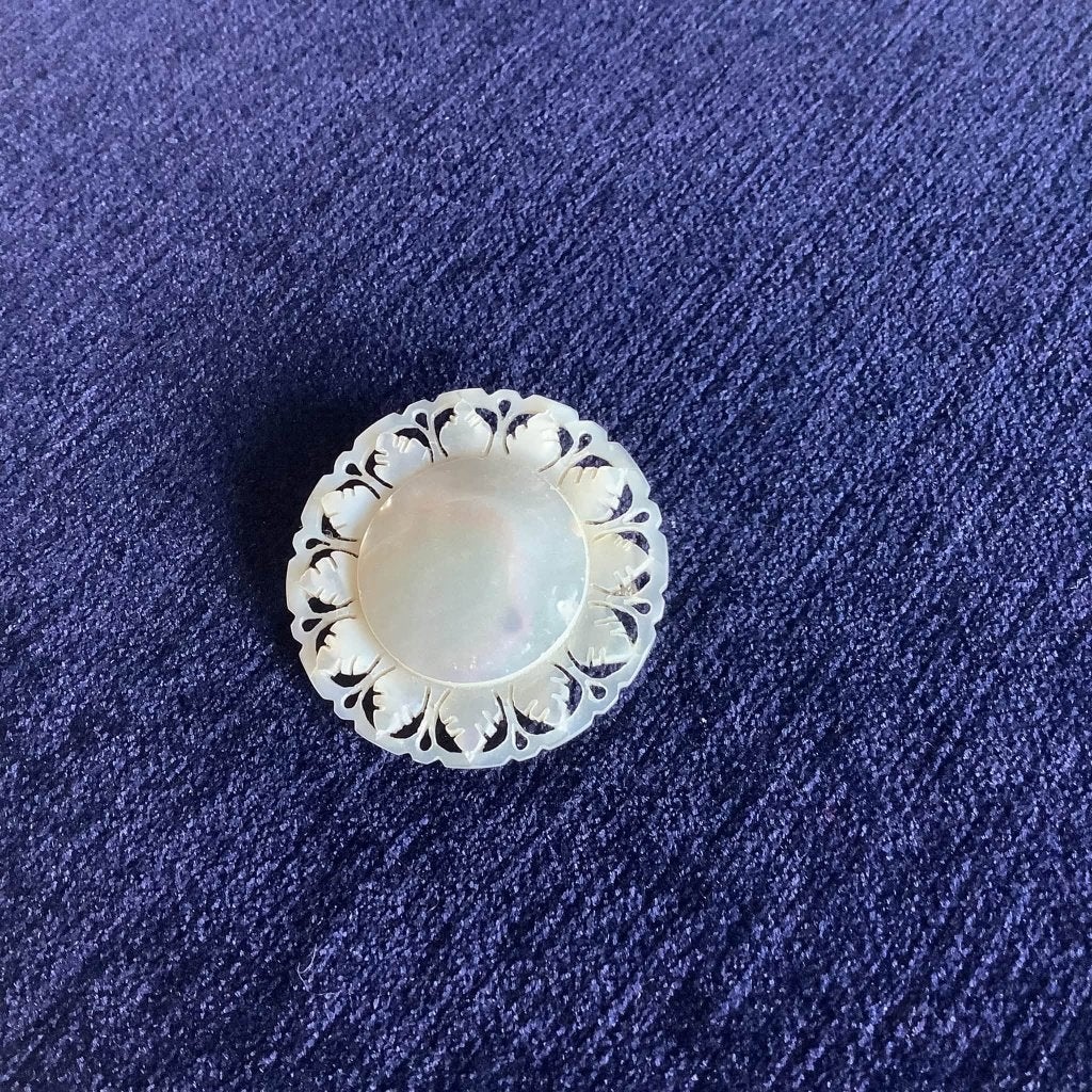 Broche vintage en perles rondes avec motif de rosace, Enlèvement ou Envoi, Autres couleurs, Comme neuf, 4 à 7 cm