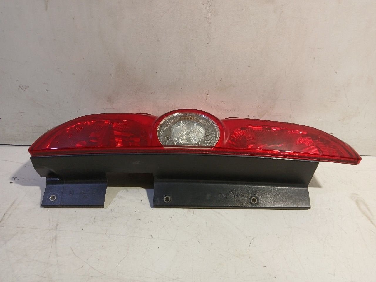 Achterlicht links buiten Opel Combo, Onderdelen@venauto.nl, Van der Ven Autorecycling B.V., Ettenseweg 76, 4706 PB Roosendaal, The Netherlands