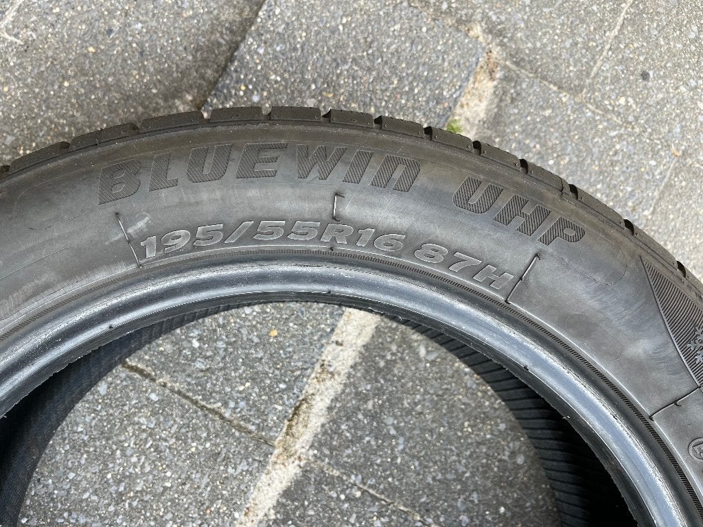 4 winterbanden Superia Bluewin UHP, Ophalen, 16 inch, Winterbanden, Band(en)