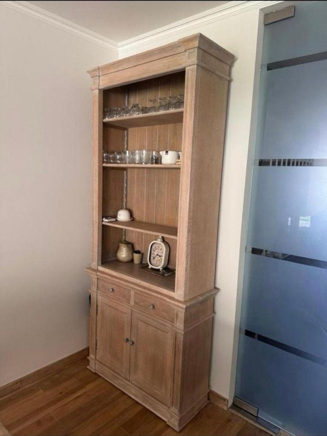 Vitrinekast van echt hout, Huis en Inrichting, Kasten | Vitrinekasten, Ophalen, Met deur(en), 200 cm of meer, 50 tot 100 cm