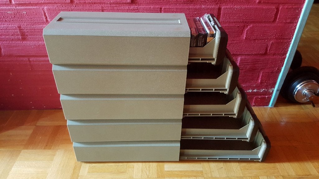 5 boîtes de rangement pour cassettes audio., Enlèvement, Comme neuf, Originale