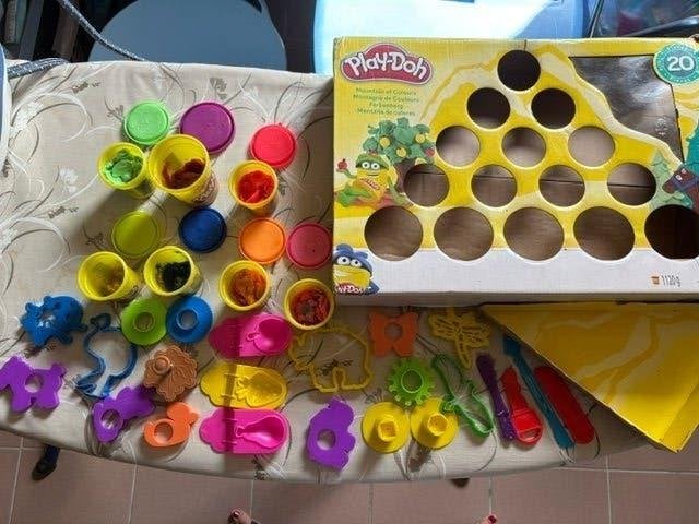 PLaydoh potjes en figuren, Ophalen of Verzenden, Gebruikt, Knutselen