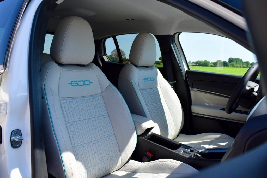 Fiat 600 La Prima Hybrid 110pk, ACC/Camera/CarPlay/Massage, Autos, Fiat, 1355 kg, Achat, Entreprise, 109 g/km