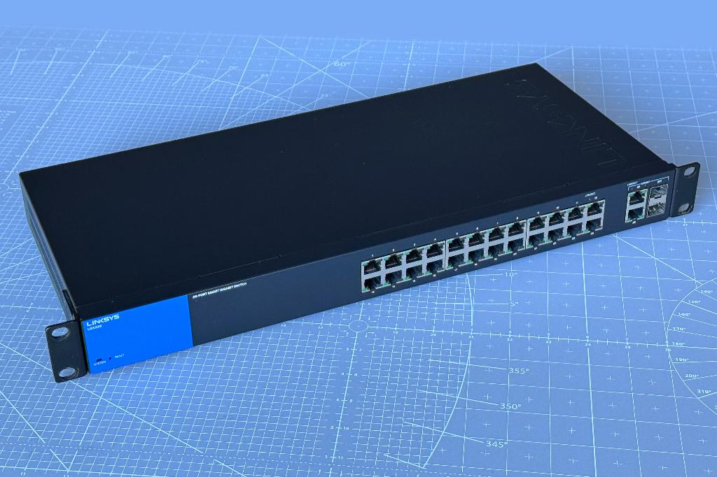 Commutateur géré Linksys LGS326, Informatique & Logiciels, Commutateurs réseau, Comme neuf, Enlèvement ou Envoi