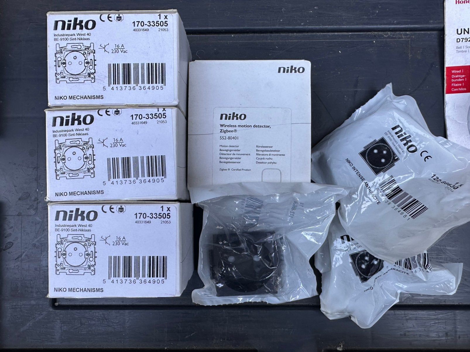 Niko homecontrol stopcontacten + bewegingsmelder, Doe-het-zelf en Bouw, Ophalen of Verzenden, Zo goed als nieuw, Stopcontact