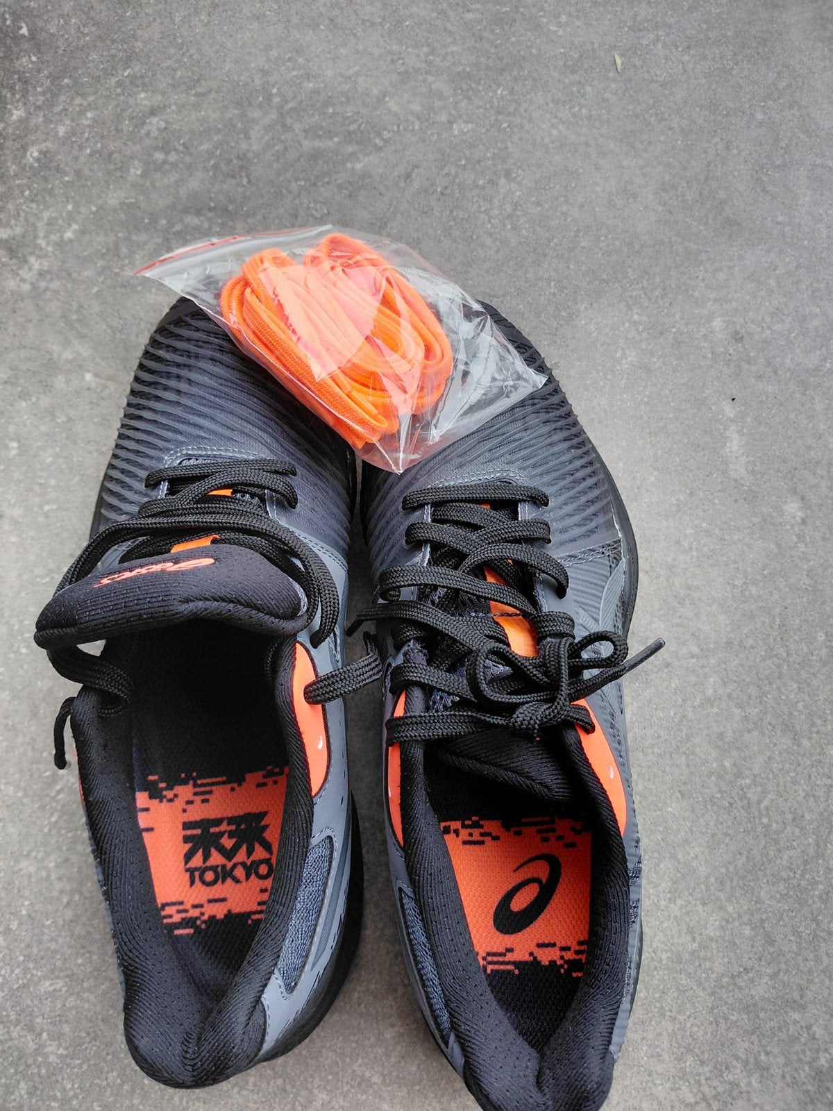 Nieuwe schoenen, Ophalen, Zo goed als nieuw