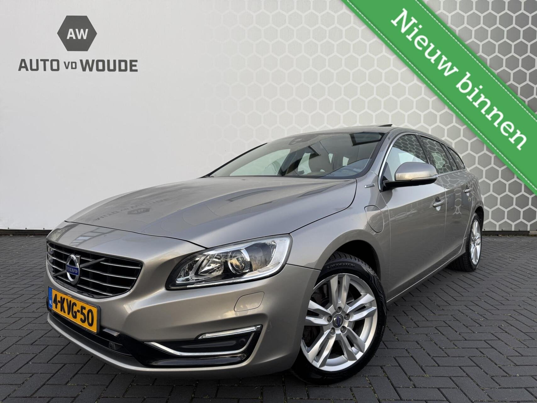 Volvo V60 2.4 D6 AWD Plug-In Hybrid Summum Trekhaak Leer, Autos, Cuir, Achat, 1800 kg, Entreprise