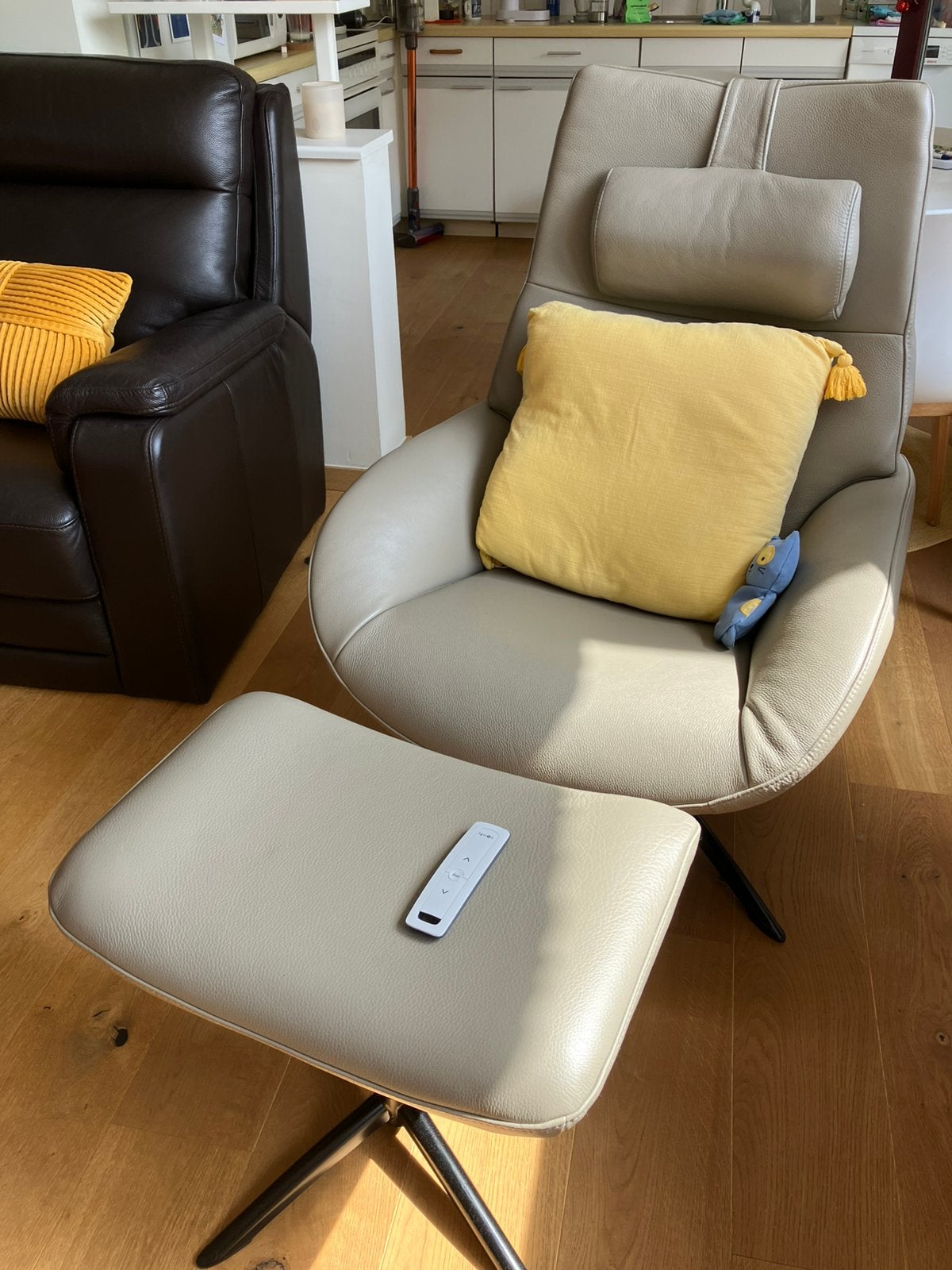 Fauteuil inclinable en cuir et repose-pieds, Maison & Meubles, 75 à 100 cm, Moins de 150 cm, Banc droit, Enlèvement