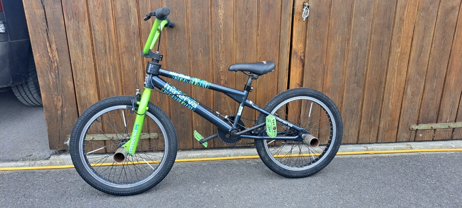 Bmx freestyle van het gekende merk minerva met voetsteuntjes, Ophalen, Gebruikt, Velgrem, 20 tot 24 inch