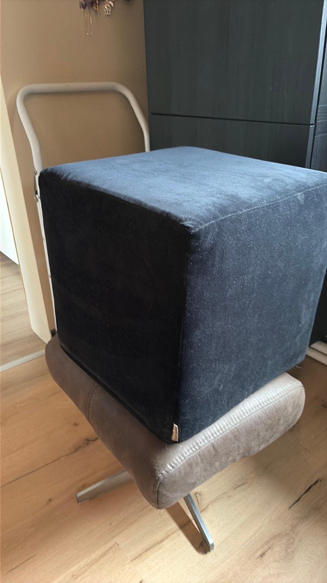 2 poufs noirs Heytens, Ophalen, Gebruikt, Vierkant, Stof