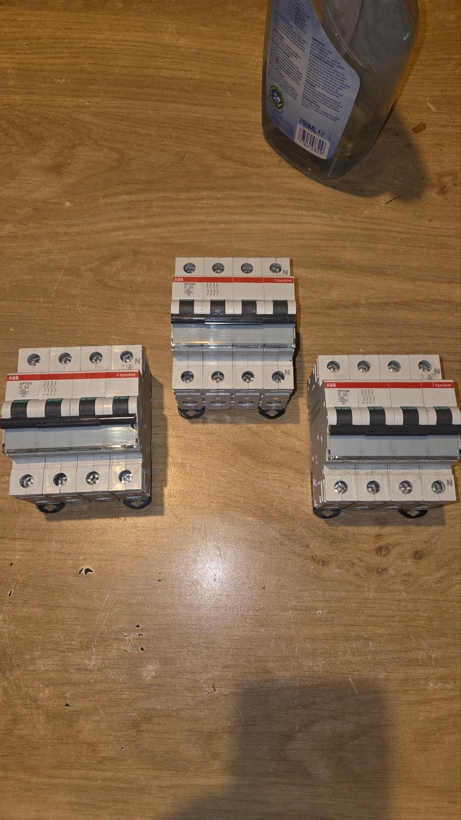 disjoncteur tétrapolaire (3P+N) C25-C32, Bricolage & Construction, Électricité & Câbles