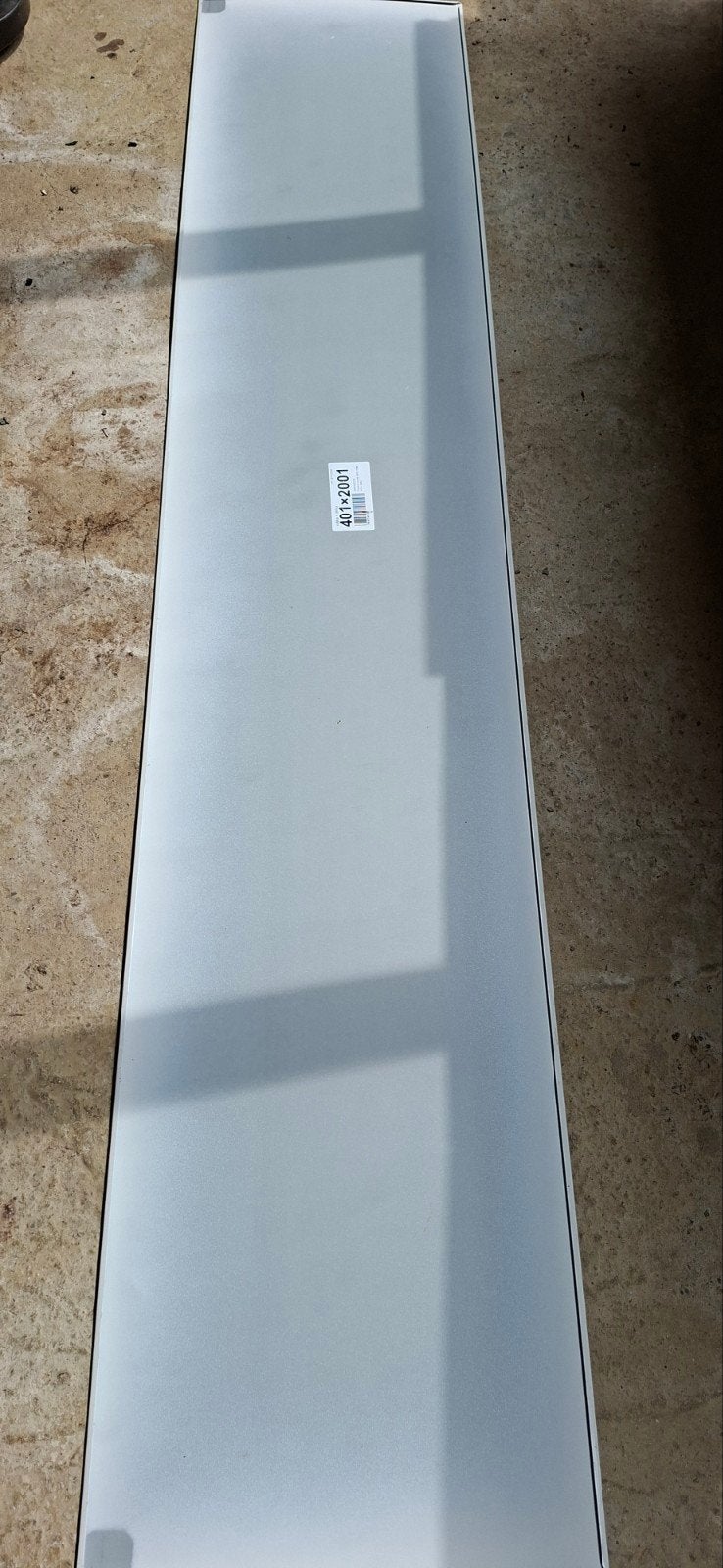 Witte afdekplaat / sierplaat voor lange radiator, Doe-het-zelf en Bouw, Ophalen, Radiator