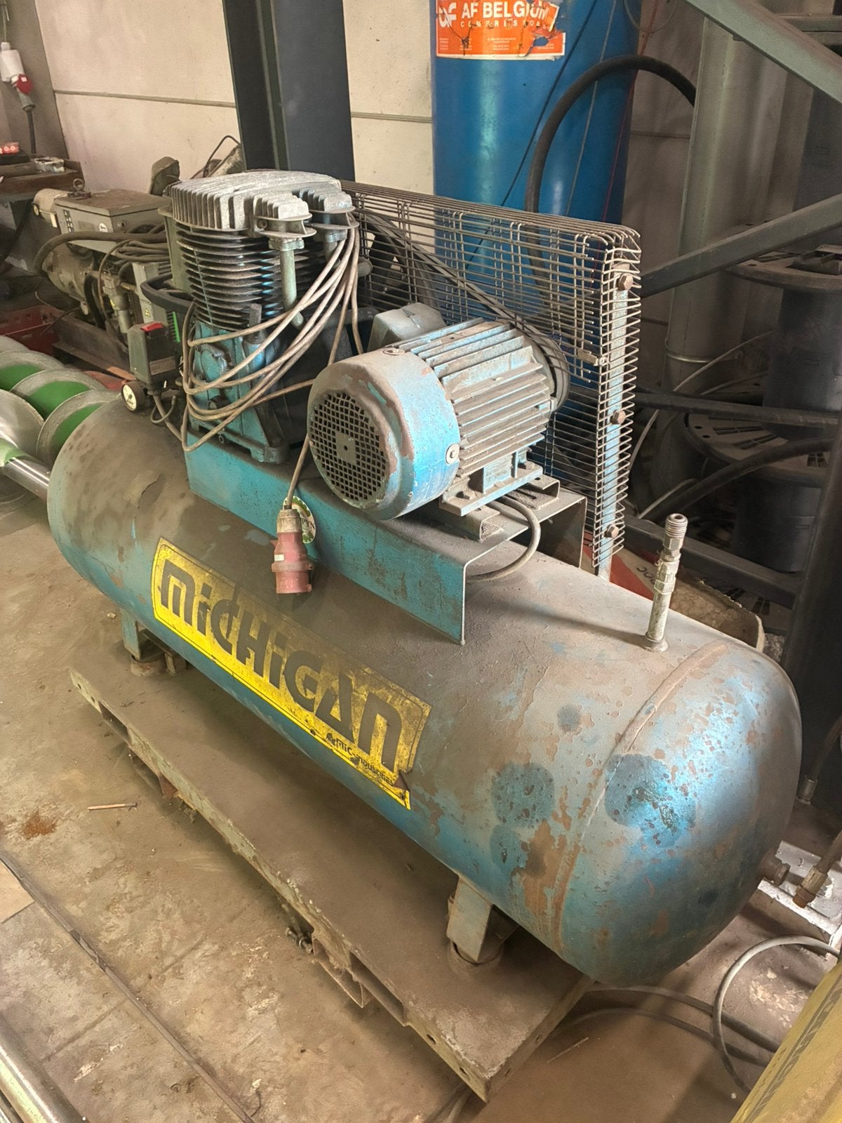 Compressor 400v, Doe-het-zelf en Bouw, 100 liter of meer, Ophalen, Zo goed als nieuw, 6 tot 10 bar