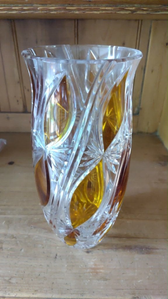 elegante Boheemse vaas met geslepen amberpatronen, Ophalen