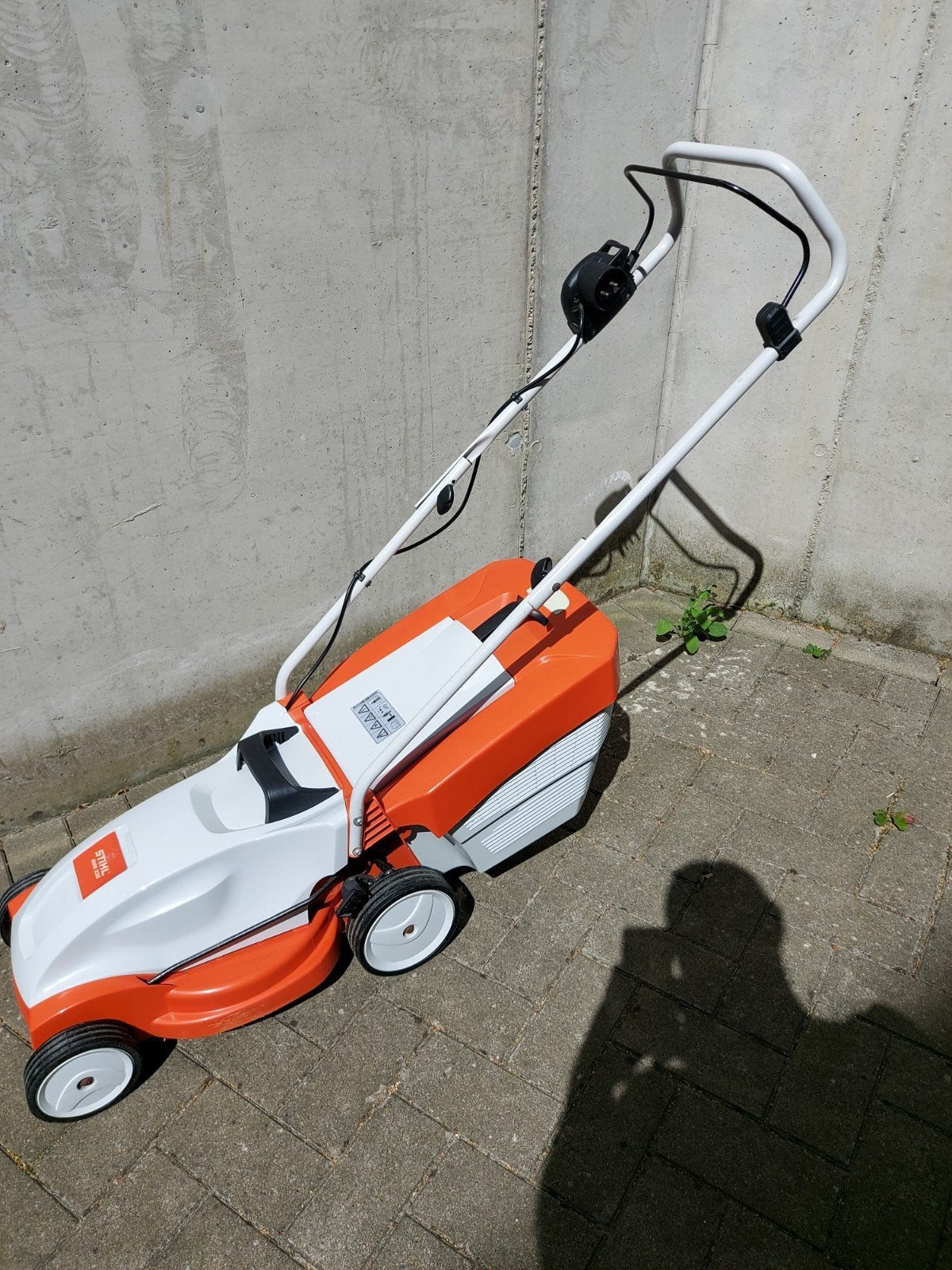 Tondeuse à gazon électrique Stihl RME-235., Enlèvement, Comme neuf, 30 à 39 cm, Tondeuses à gazon électriques