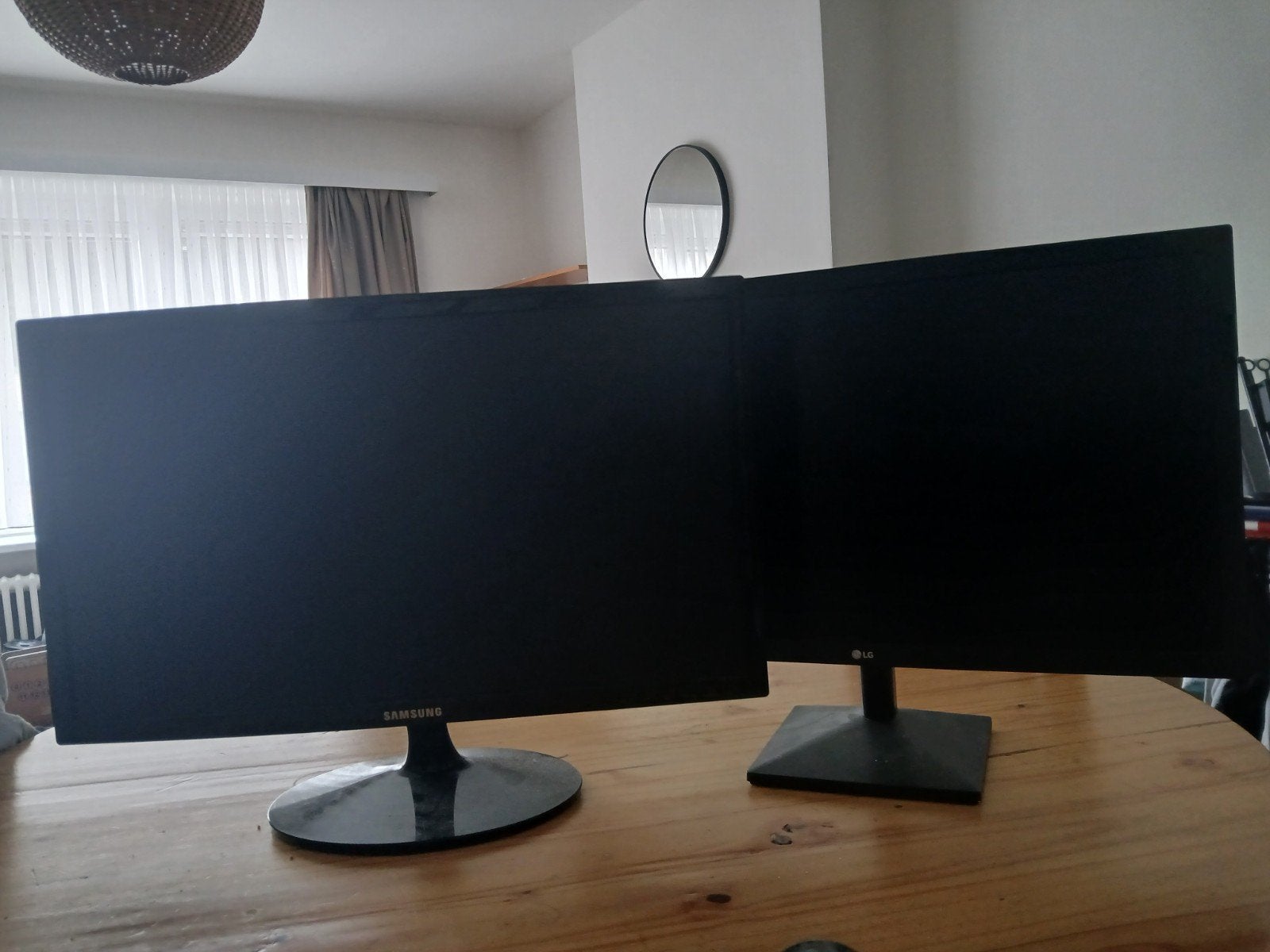 2 Schermen ., Computers en Software, Monitoren, Kantelbaar, Overige typen, Ophalen, Gaming