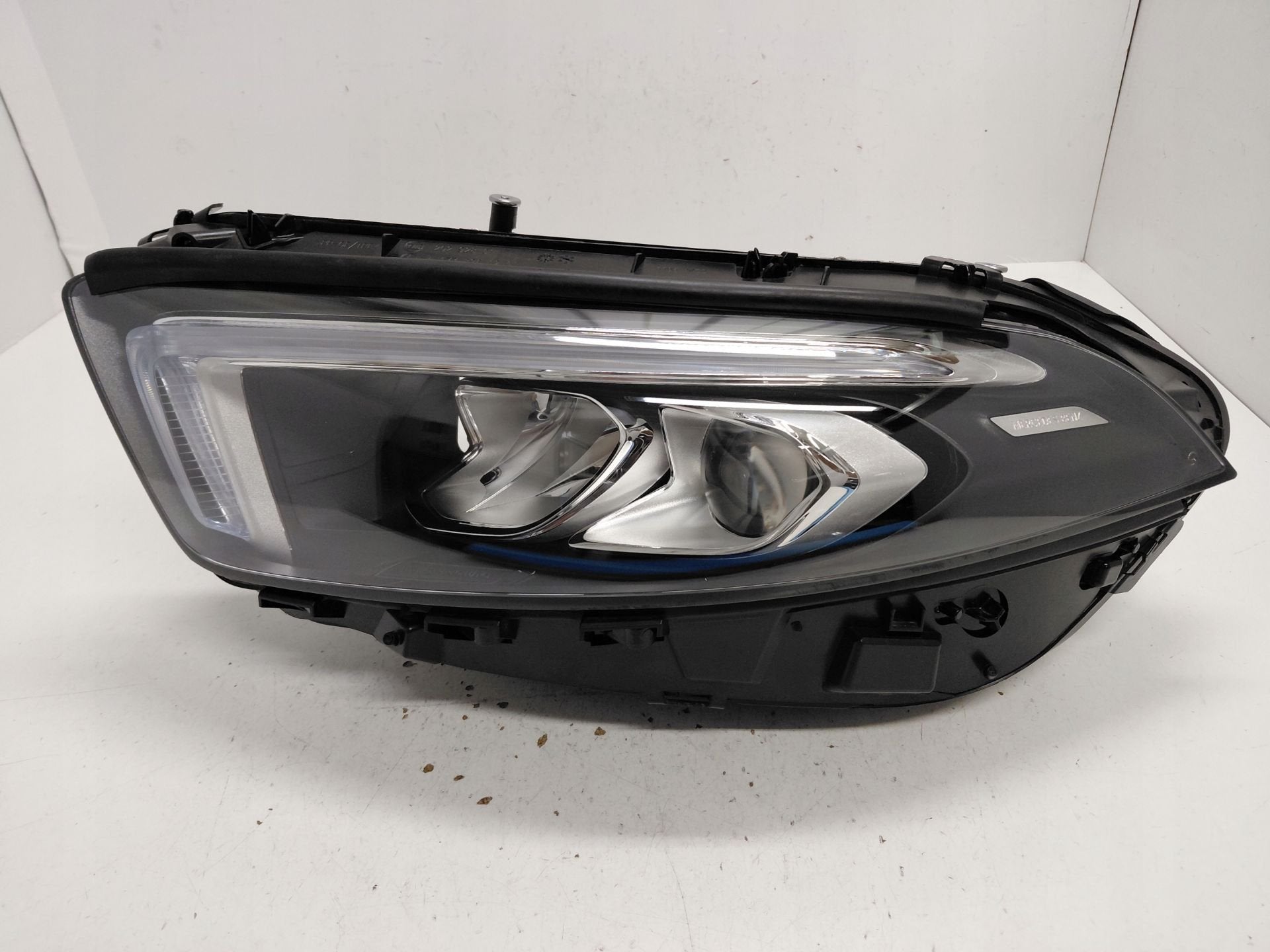 Phare gauche Mercedes Classe A A1779064703, Autos : Pièces & Accessoires, Mercedes-Benz AG, Mercedes-Benz, Utilisé, Mercedesstrasse 120
70372  Stuttgart, DE