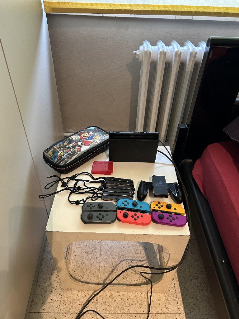 Nintendo Switch 1, Games en Spelcomputers, Ophalen, Gebruikt, Met 3 controllers of meer, Switch Original