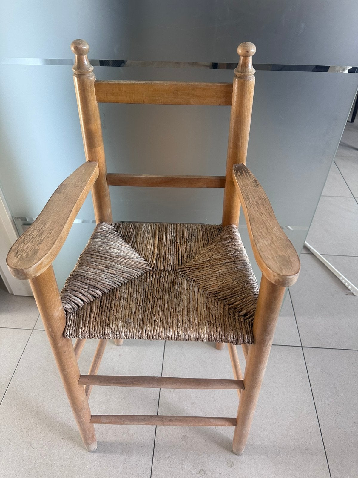 Chaise enfant a rafraichir, Enlèvement, Comme neuf, Bois
