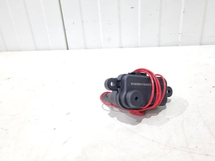 Moteur de verrouillage clapet réservoir d'un Audi A7, Autos : Pièces & Accessoires, Autres pièces automobiles, Audi, Utilisé, 3 mois de garantie