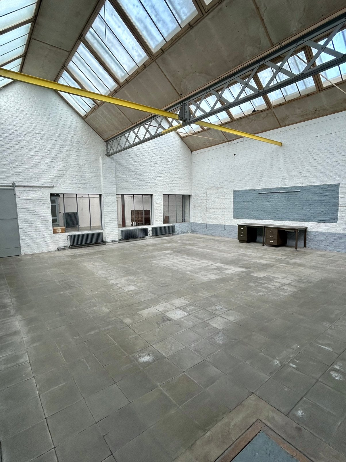 Loods / unit / magazijnopslag te Ronse, Location