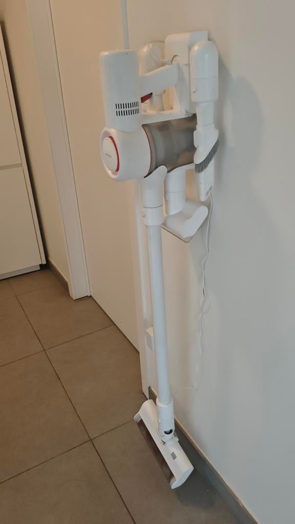 Aspirateur balai Dreame V10 complet (le tueur Dyson), Enlèvement, Comme neuf