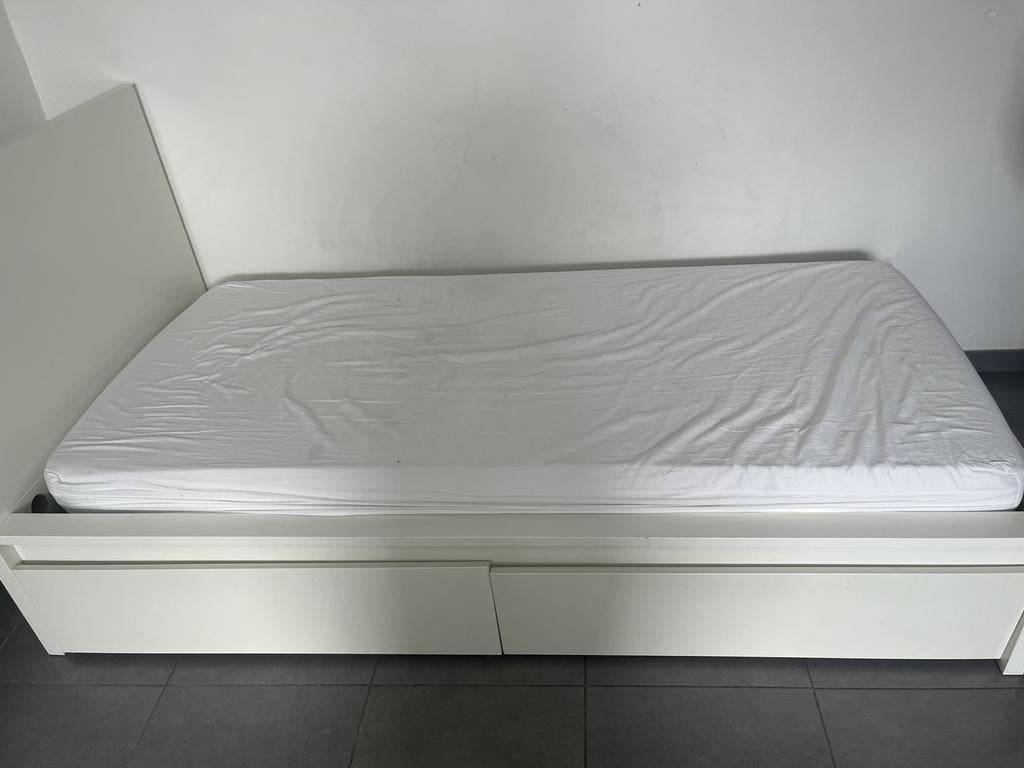 Ikea bed, Huis en Inrichting, Ophalen, Zo goed als nieuw