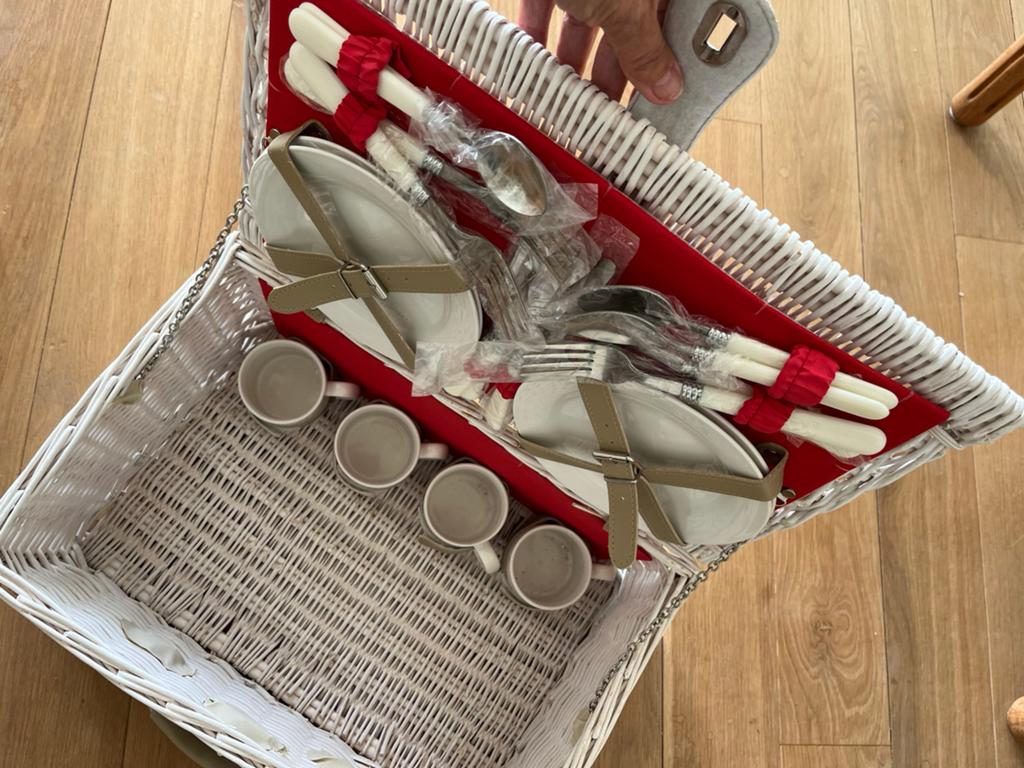 Panier en osier Pick Nick avec couverts et poterie, Hobby & Loisirs créatifs, Paniers de pique-nique, Enlèvement, Comme neuf