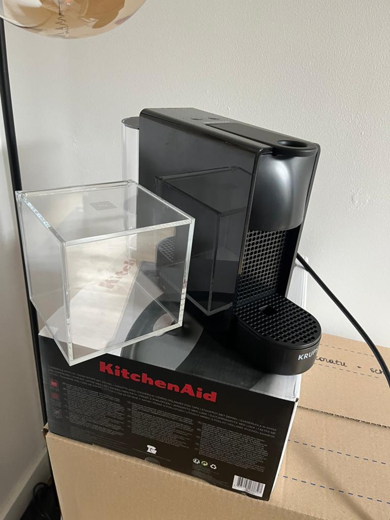Krups Nespresso Essenza Mini koffiemachine met bewaardoosje, Elektronische apparatuur, Ophalen, Zo goed als nieuw, Koffiemachine