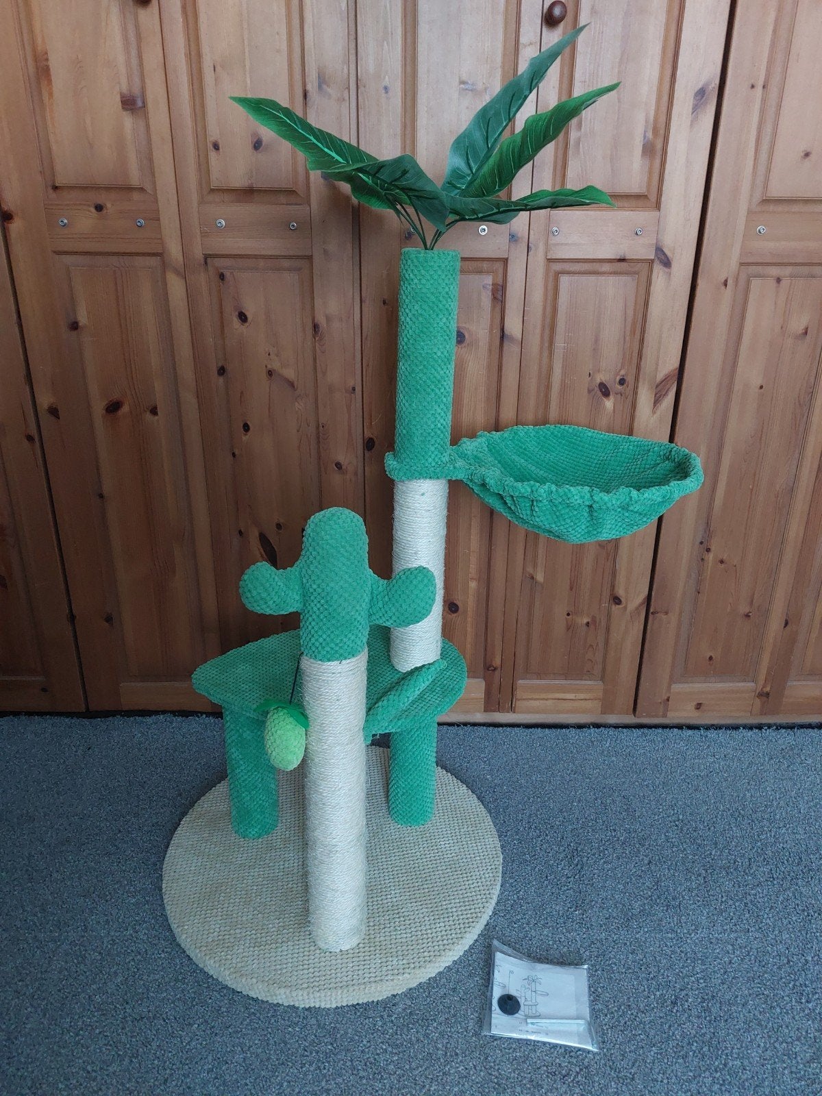 arbre à chat neuf