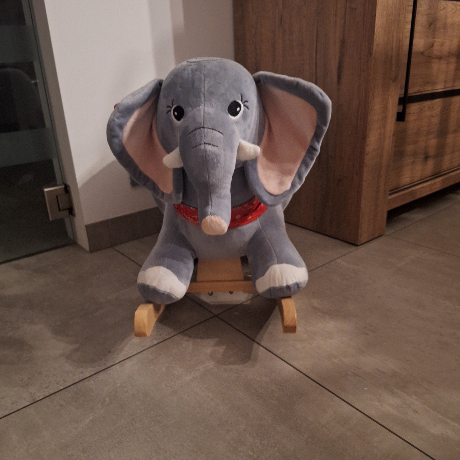 Schommel olifant met geluid, Ophalen