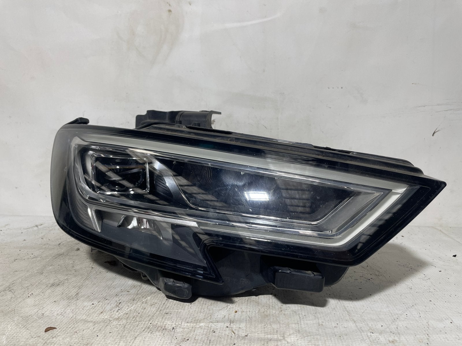 Phare droite AUDI A3   8V0941034C, Autos : Pièces & Accessoires, Audi, Enlèvement, Utilisé
