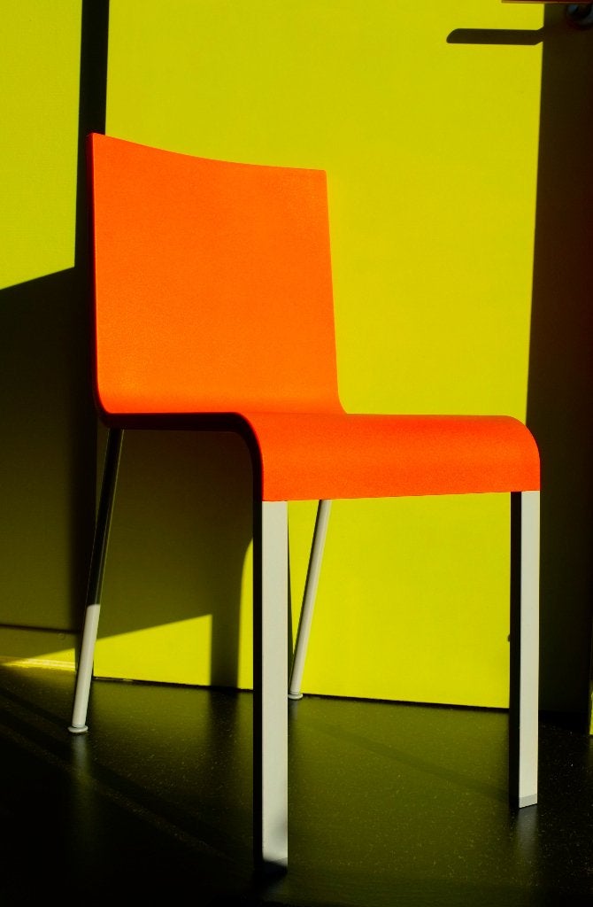 2 chaises design Vitra de Van Severen 03 de couleur oranges, Maison & Meubles, Autres couleurs, Design, Comme neuf, Deux