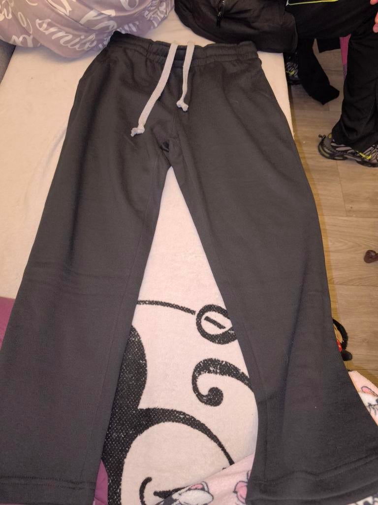 Pantalon de training, Enlèvement