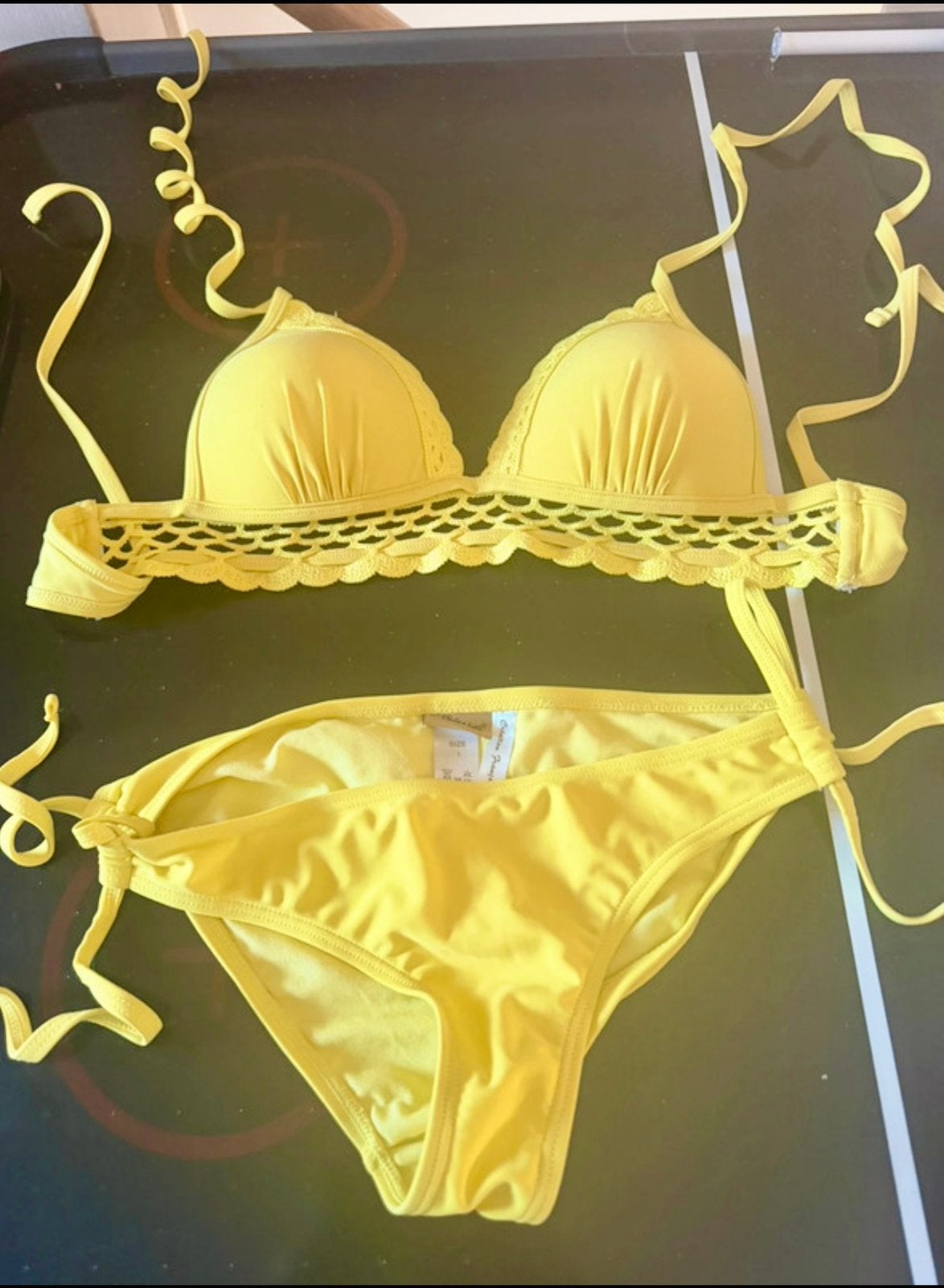 Bikini jaune en tres bon etat, Vêtements | Femmes, Vêtements de Bain & Maillots de Bain, Comme neuf, Maillot de bain, Jaune, Enlèvement ou Envoi