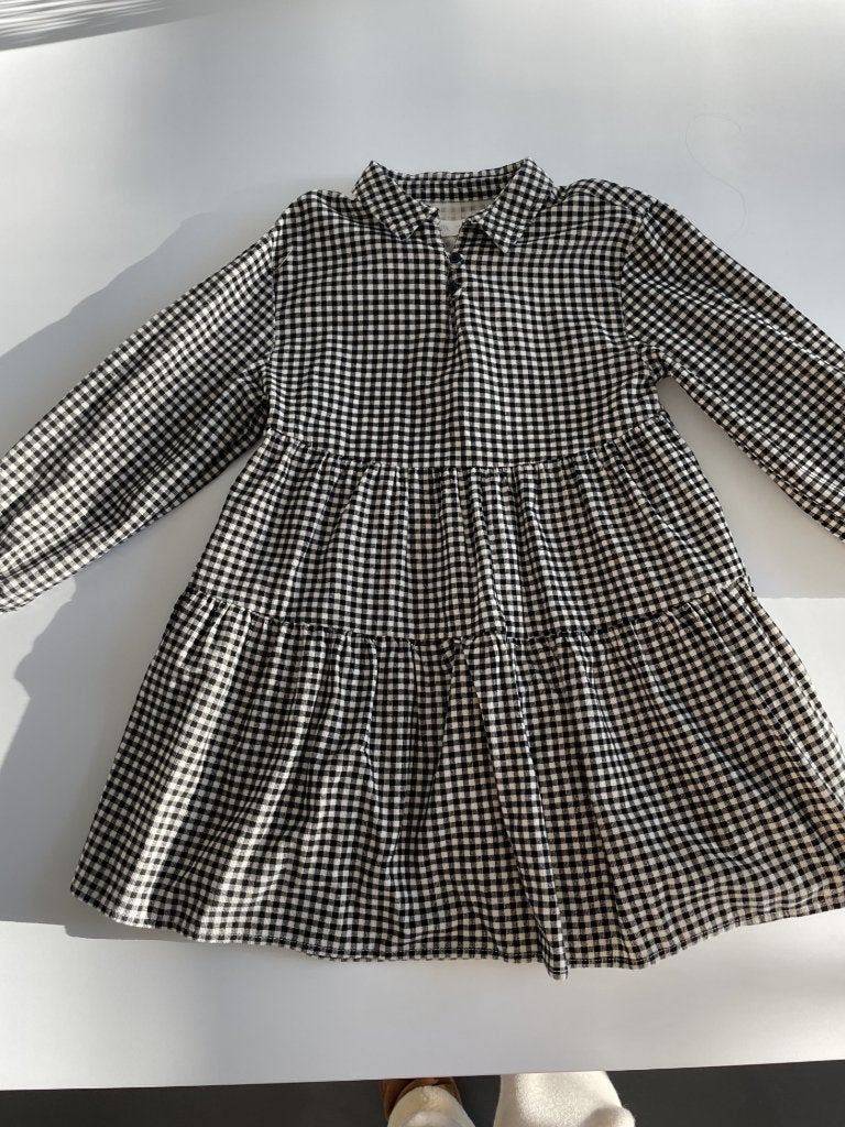 Robe en velours à carreaux noire et blanche de Zara taill128, Enfants & Bébés, Vêtements enfant | Taille 128, Robe ou Jupe, Enlèvement ou Envoi