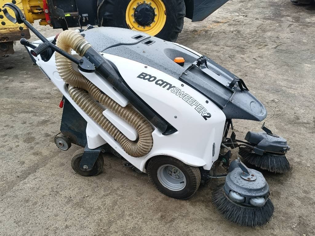 TSM Itala 135 BT street sweeper bezem 24V electric