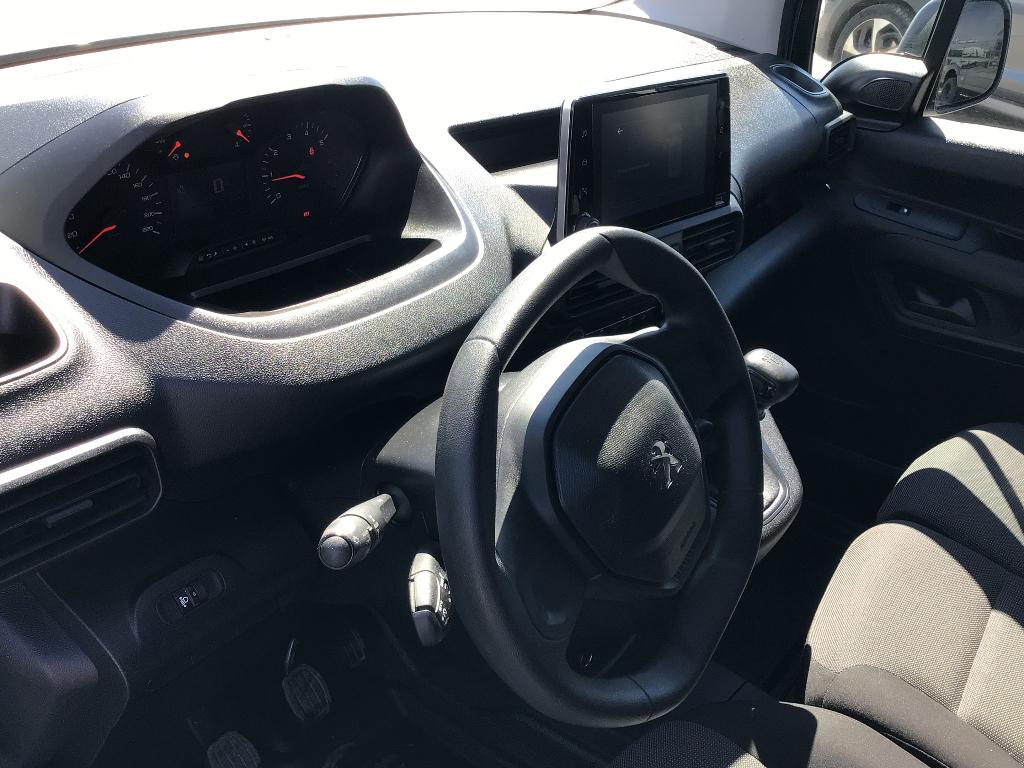 peugeot partner 12i benzine 2020 61000km 3plaatsen 9950e ex, Auto's, Bestelwagens en Lichte vracht, Voorwielaandrijving, Stof