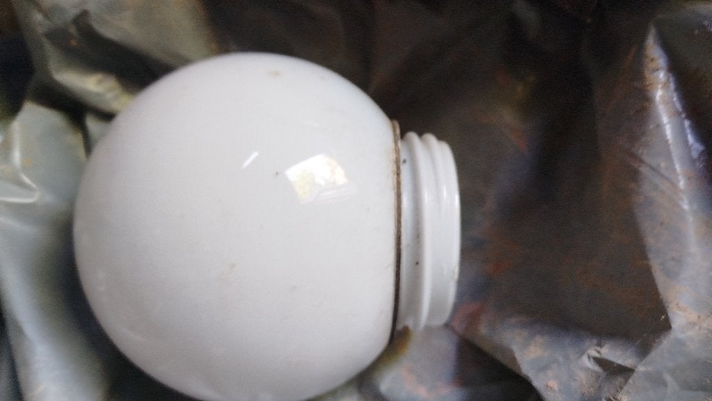 Globe boule opaline blanche, Enlèvement