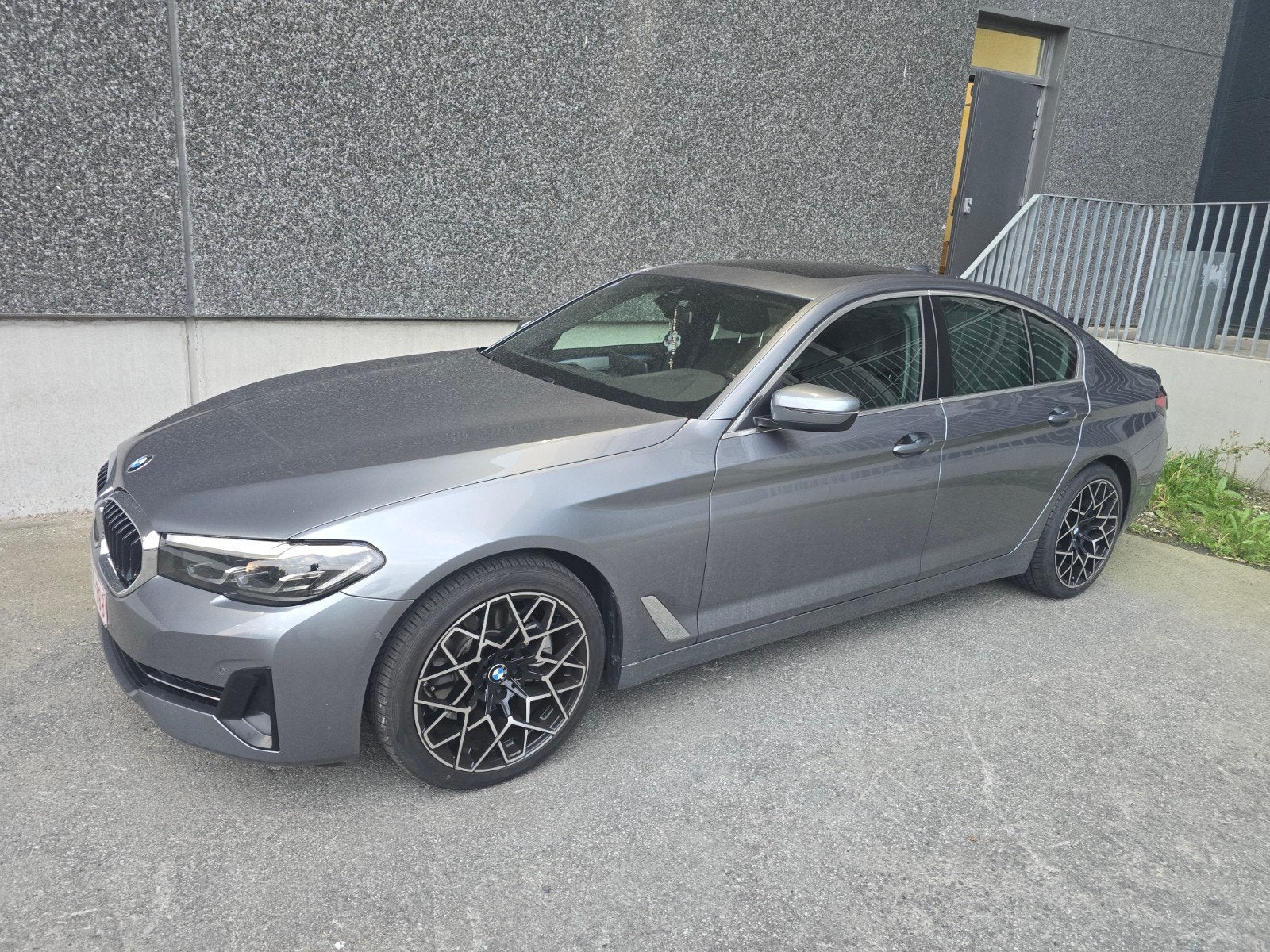 BMW 520i G30 2.0 Benzine/Mild Hybrid 184pk Automaat – 2021 –, Autos, Cuir, Argent ou Gris, Euro 6, 5 portes