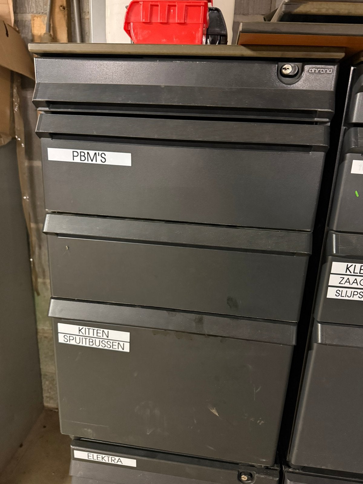 Diepe stevige lade kast gereedschap, Ophalen, Zo goed als nieuw