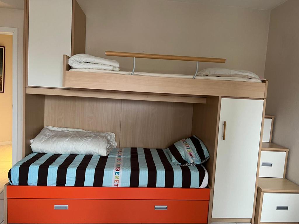 Stapelbed met kast, Huis en Inrichting, Ophalen, Nieuw
