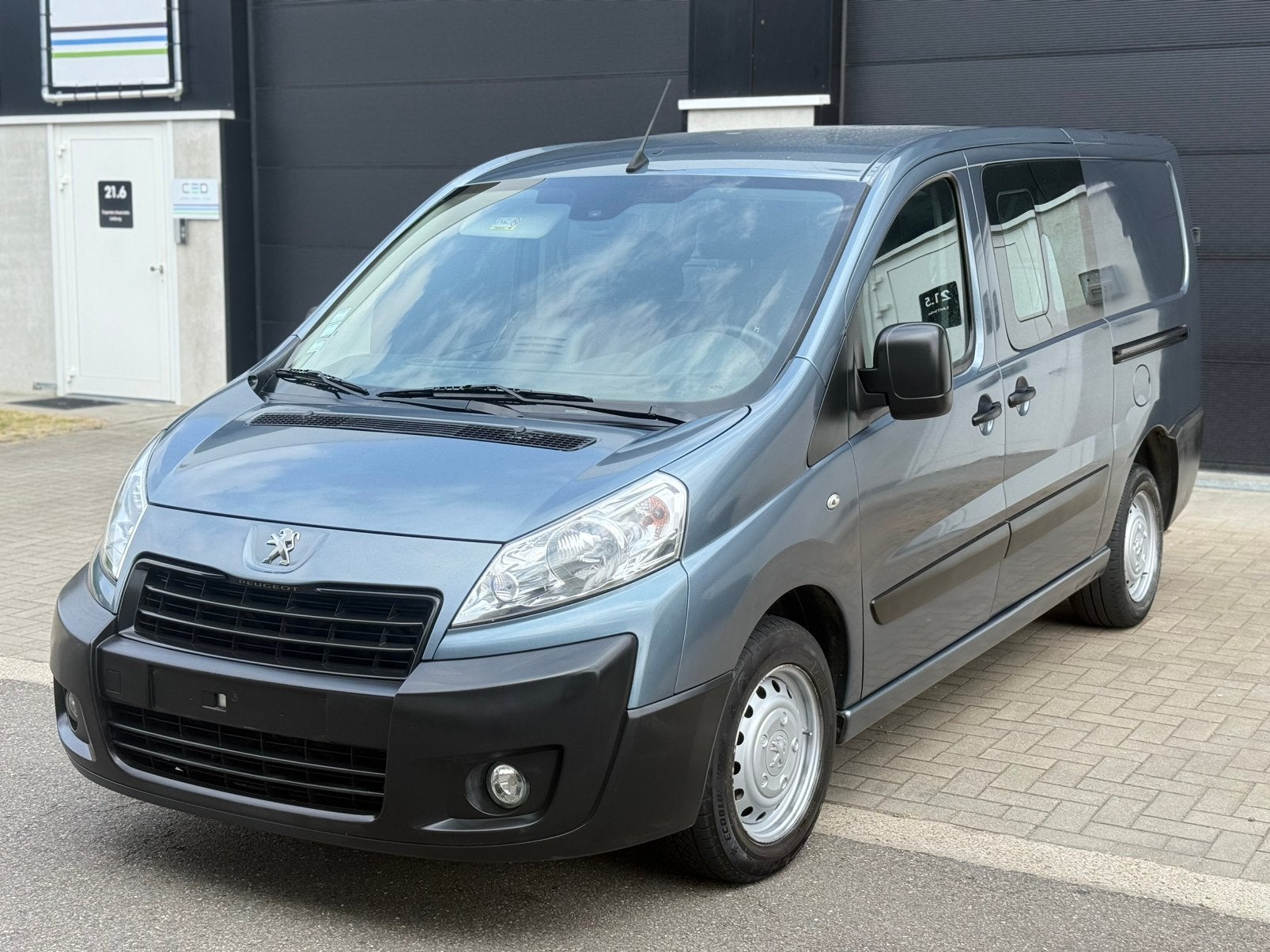 Peugeot Expert 2.0HDI 5PL Dubbel Cabine L2 Gekeurd v verkoop, Autos, Camionnettes & Utilitaires, Achat, Boîte manuelle, Entretenue par le concessionnaire