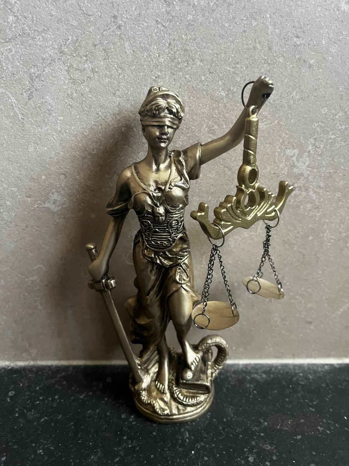 Sculpture La Justice, Envoi, Or