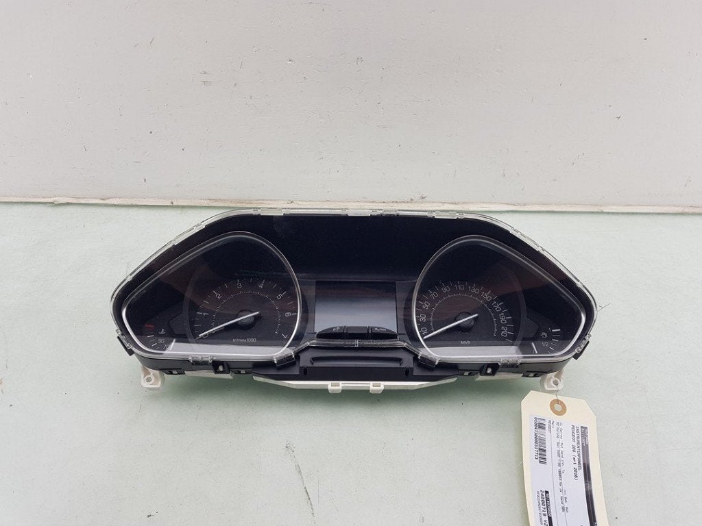 COCKPIT Peugeot 208 I (CA / CC / CK / CL) (01-2012/12-2019), Kontakt-peugeot@peugeot.com, Gebruikt, Peugeot Deutschland GmbH, Bahnhofsplatz
65423  Rüsselsheim, DE