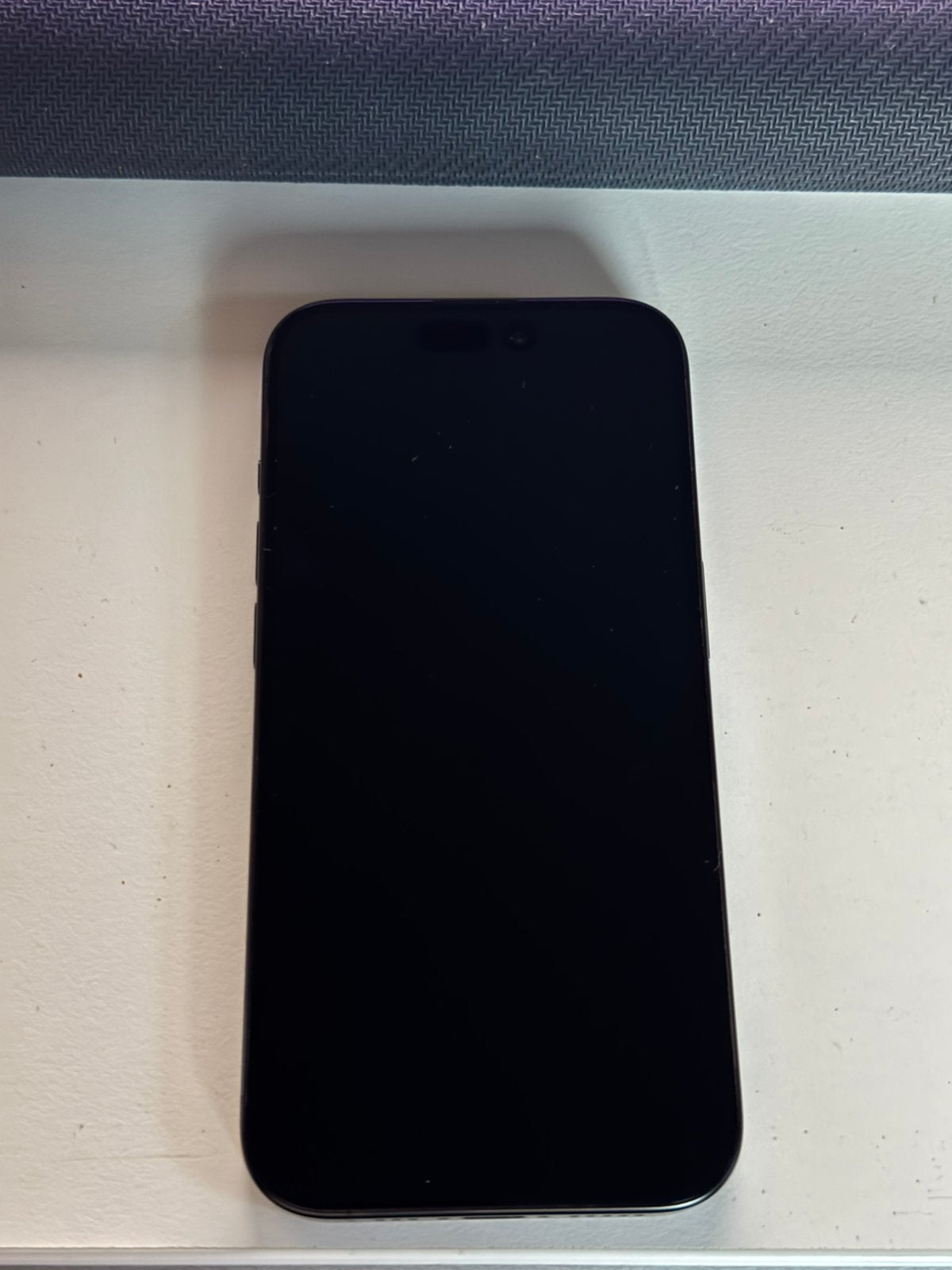 iPhone 15 pro (noir) en parfait état *neuf*, Avec abonnement, 128 GB, Enlèvement ou Envoi, Reconditionné