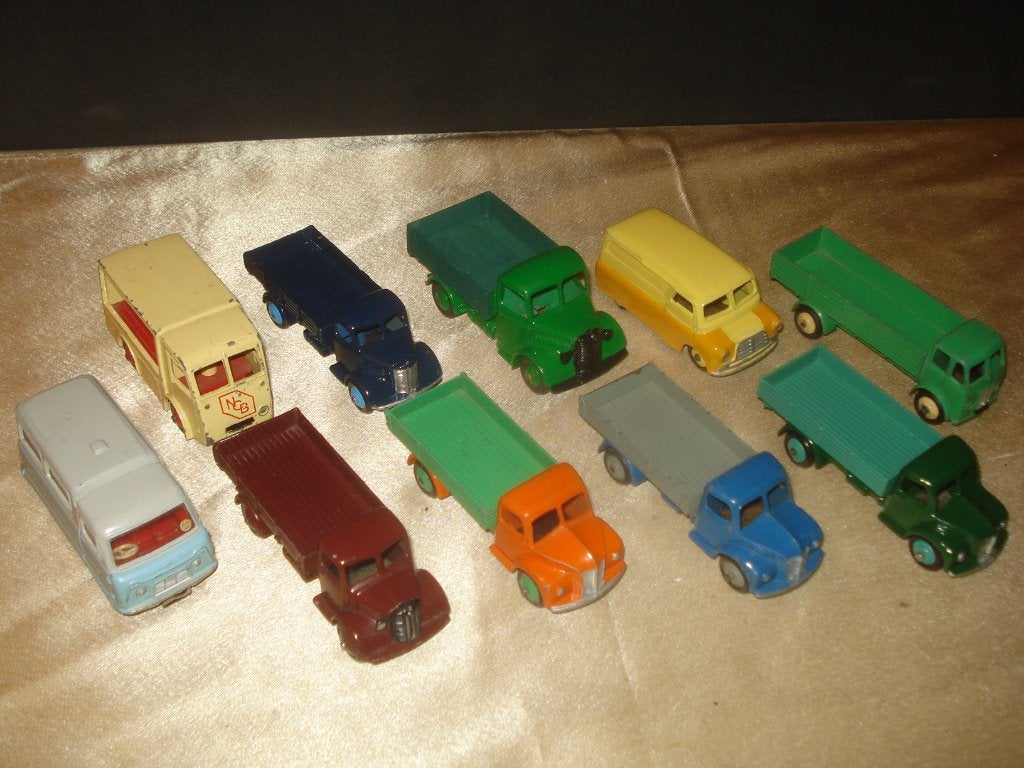 DINKY TOYS Lot de 10 Anciens Camions et Vans, Ophalen of Verzenden, Gebruikt, Bus of Vrachtwagen, Dinky Toys