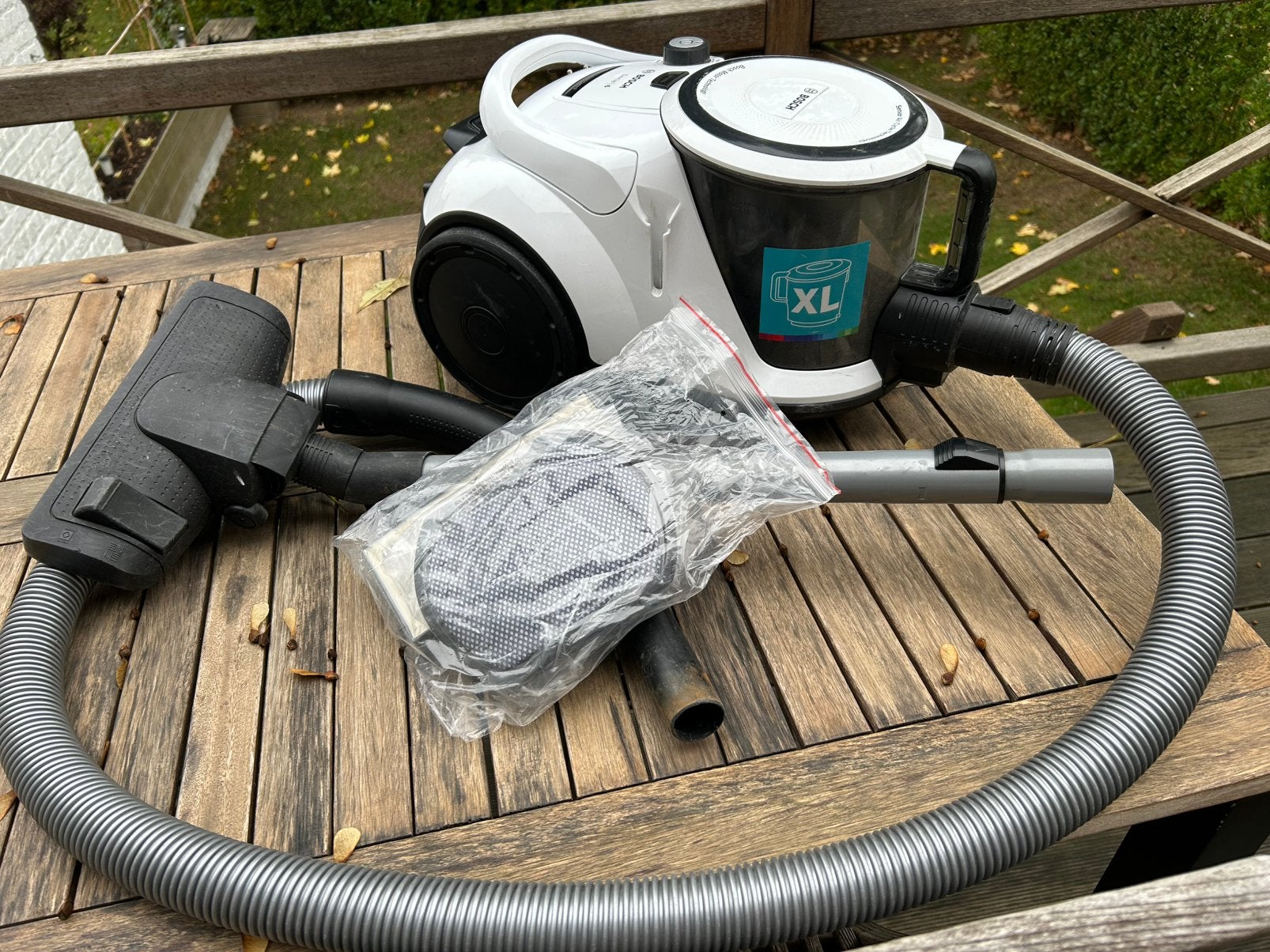 Bosch serie 6 stofzuiger zonder zakken, Ophalen, Bosch, Zo goed als nieuw, Sledestofzuiger