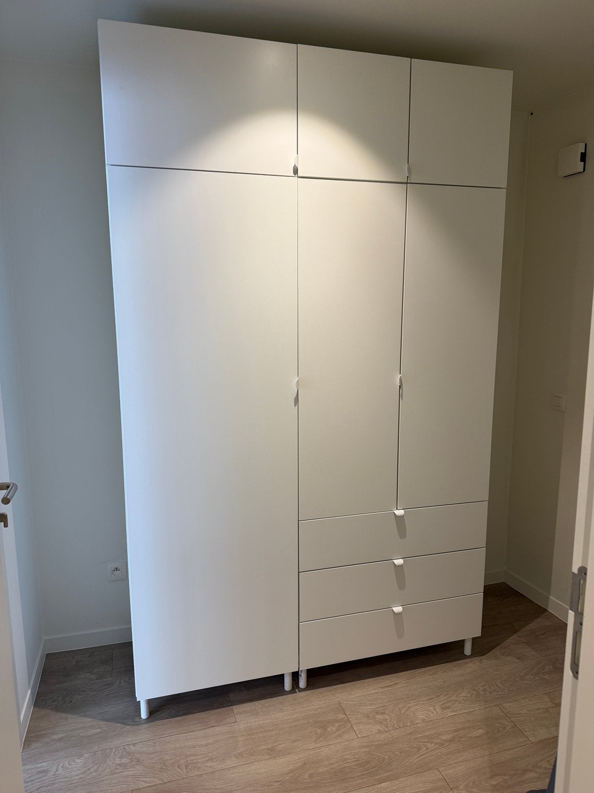 Armoire à vêtements blanche IKEA avec lumières, Witte kledingkast zoals op foto, Comme neuf, 100 à 150 cm, Enlèvement